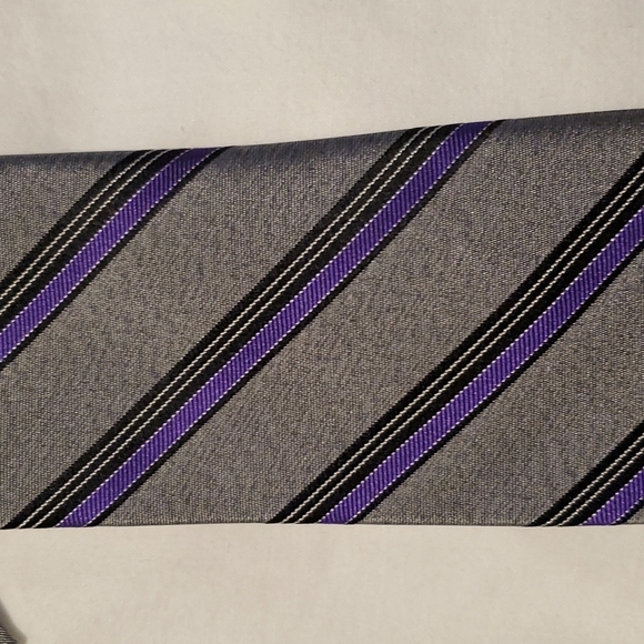 Men's Van Heusen tie, grey with purple and black pattern - Picture 5 of 5